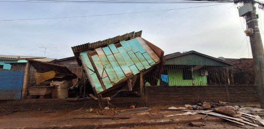 Cenários de destruição ainda impacta moradores do bairro Santo Afonso, em Novo Hamburgo