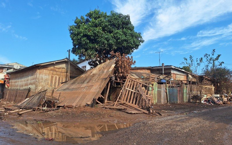 Cenários de destruição ainda impacta moradores do bairro Santo Afonso, em Novo Hamburgo