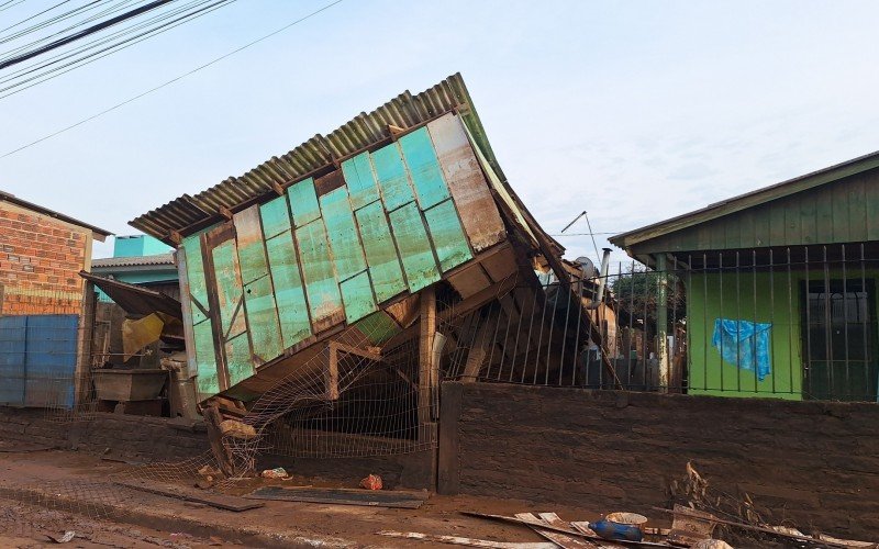 Cenários de destruição ainda impacta moradores do bairro Santo Afonso, em Novo Hamburgo | abc+