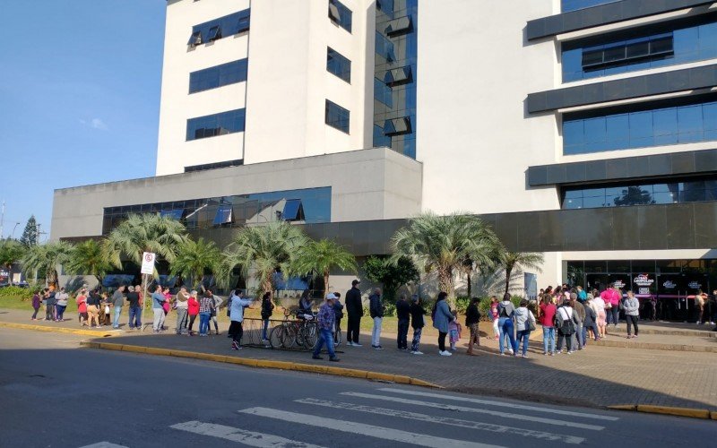 Filas foram vistas na volta dos atendimentos presenciais na prefeitura leopoldense