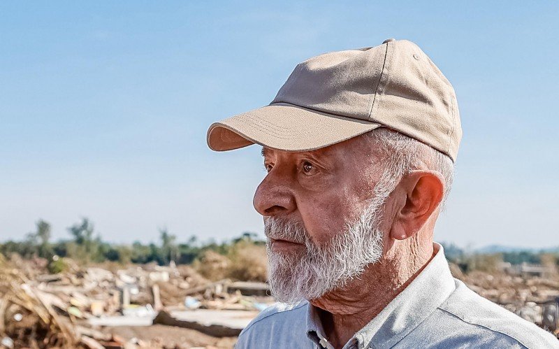 Lula fala sobre levar água dos rios ao mar e reconstrução de casas atingidas pelas enchentes