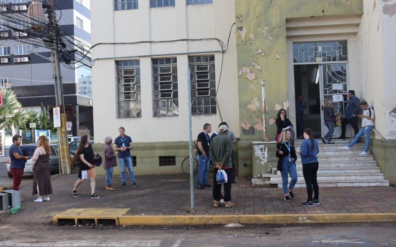 Caixa faz atendimento sobre o Auxílio Reconstrução na Antiga Prefeitura