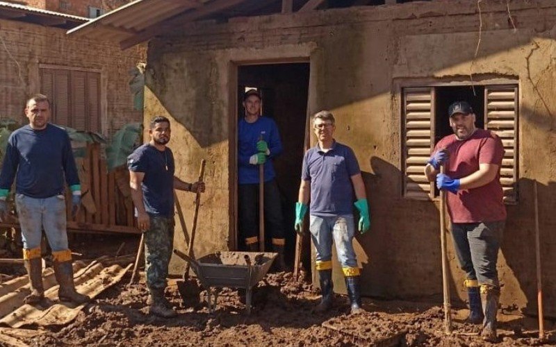 Mutirão do projeto Meu Lar de Volta na casa de Teresinha | abc+