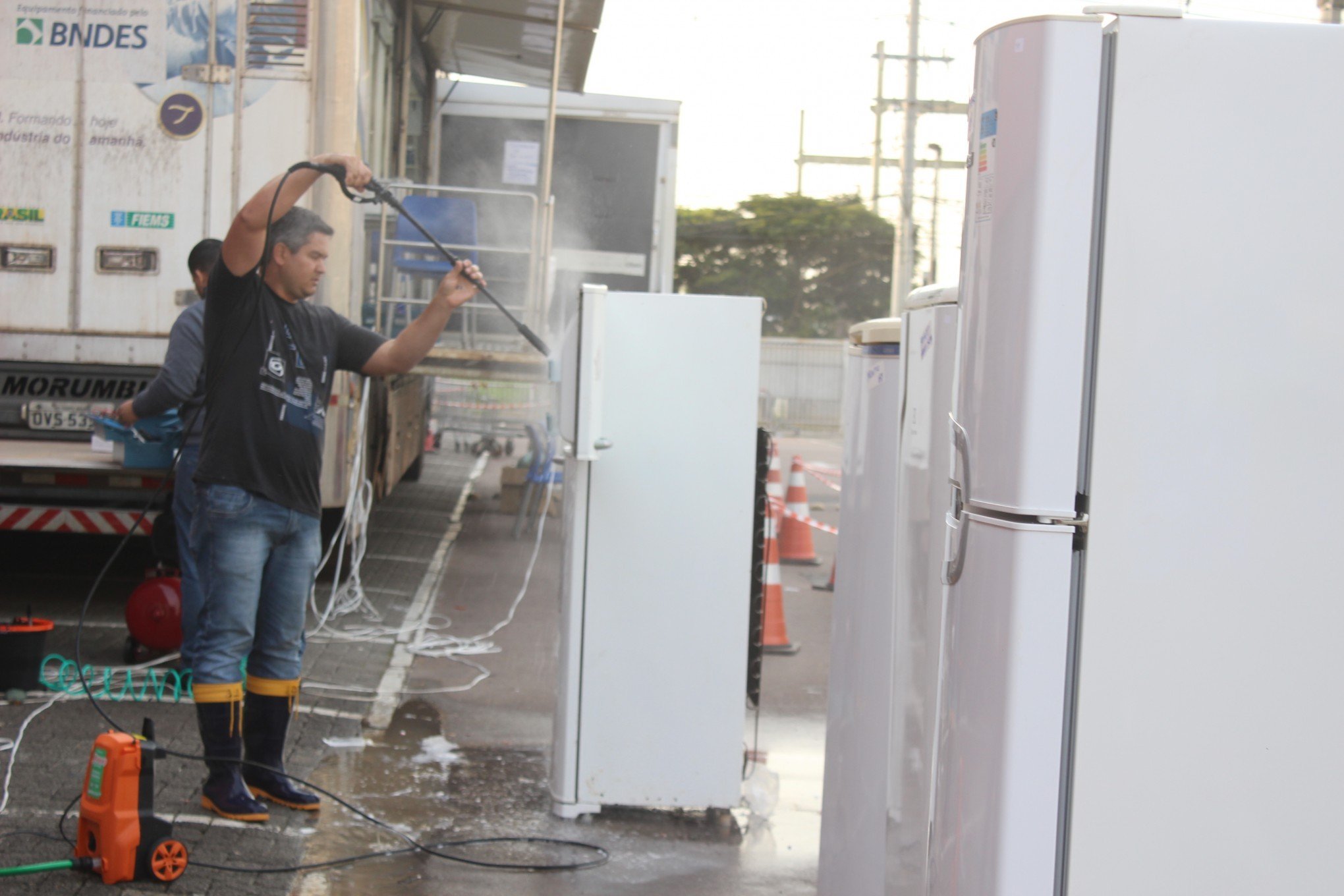 Projeto de conserto de eletrodomésticos do Senai tem lista de espera lotada