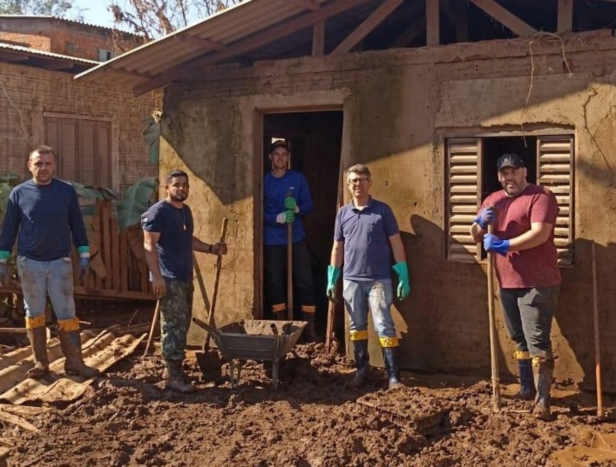 Da limpeza ao lar, doce lar: Confira iniciativas para a reconstrução das comunidades atingidas pela enchente