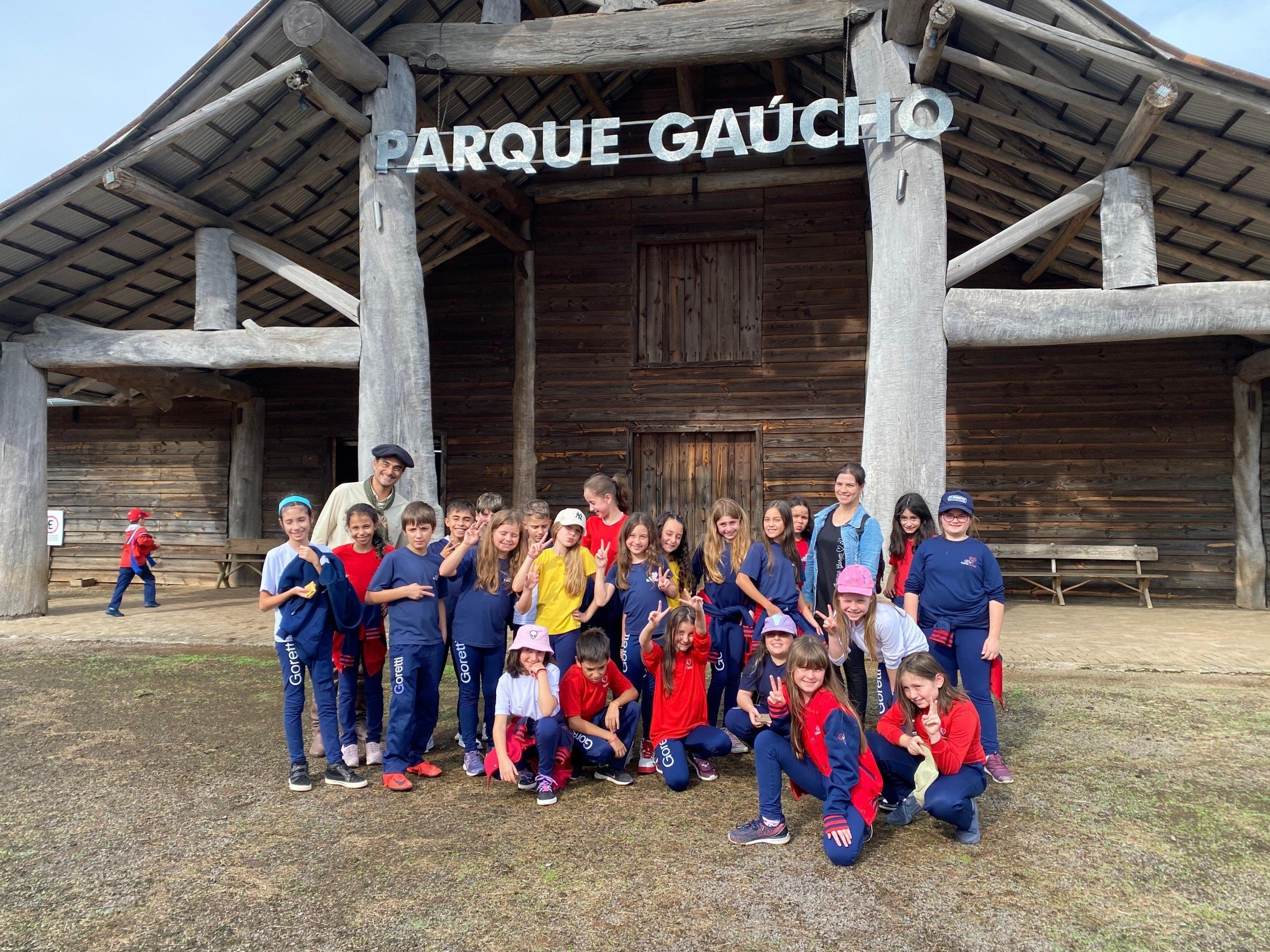 Parque Gaúcho recebe escolas com tour guiado e conhecimentos da história do Estado