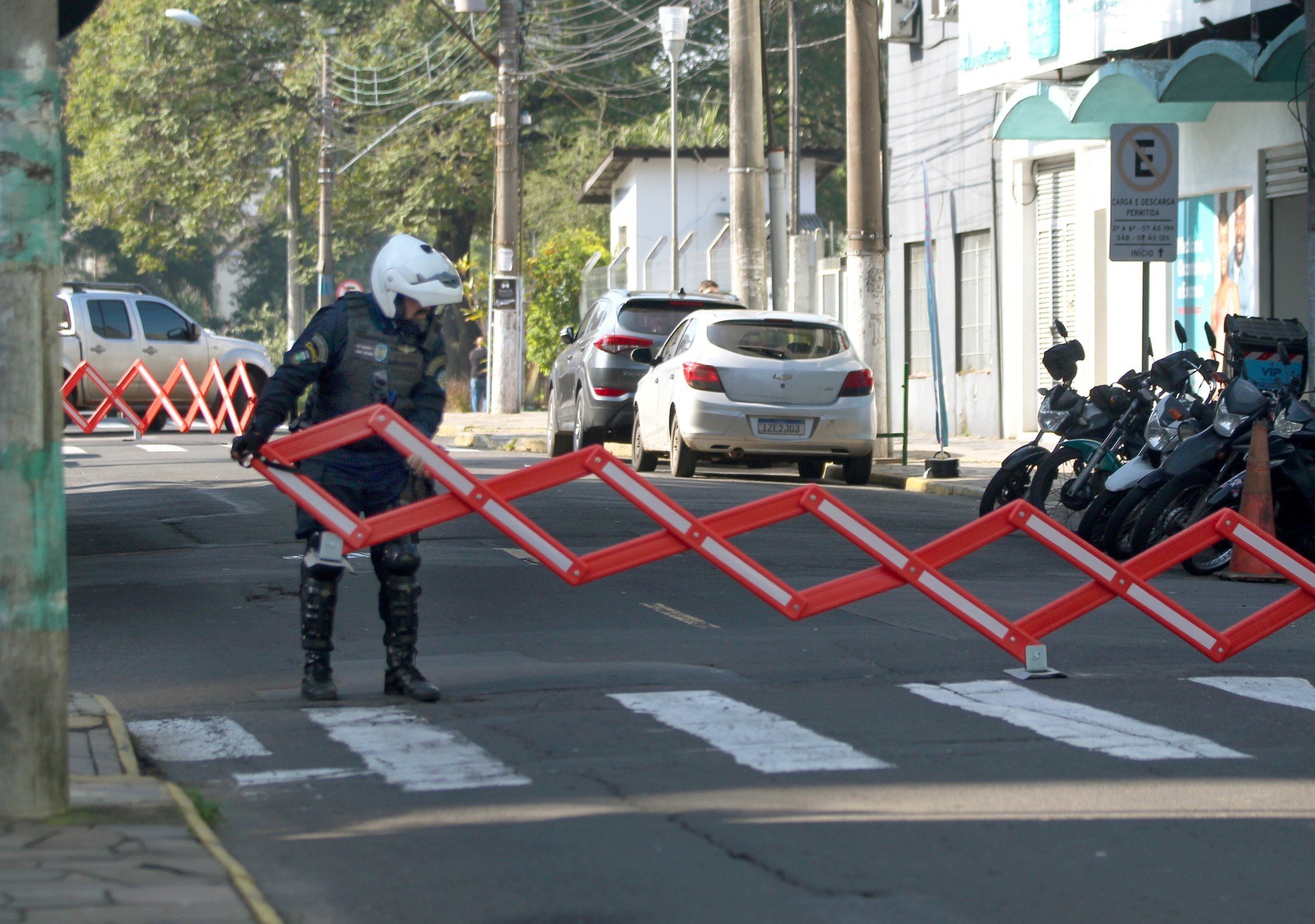 Ruas de Canoas trancadas para sessão da Câmara de Vereadores geram reclamações