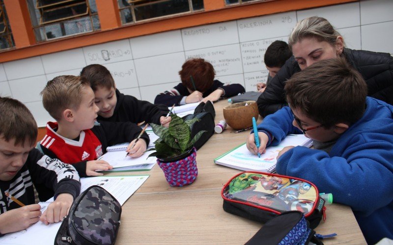 Alunos aprendem e se divertem em aula ao ar livre | abc+