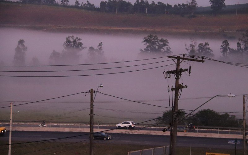 Neblina encobre área de terras e altera a paisagem nesta manhã de sexta (7) | abc+