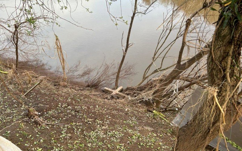 Prefeitura precisará de máquinas para puxá-la do leito do Rio Caí | abc+