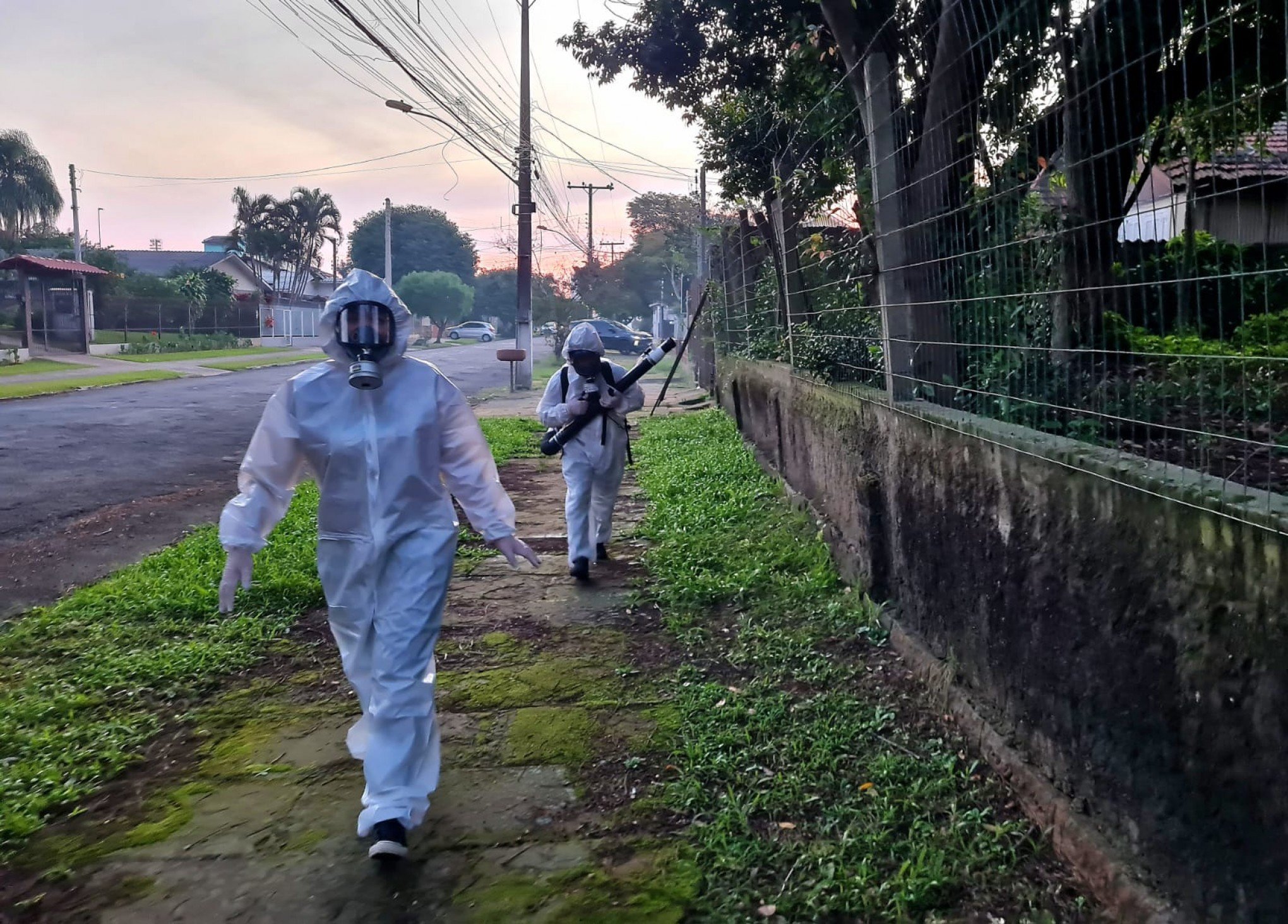 Vigilância em Saúde faz aplicação de inseticida contra a dengue no bairro Cristo Rei