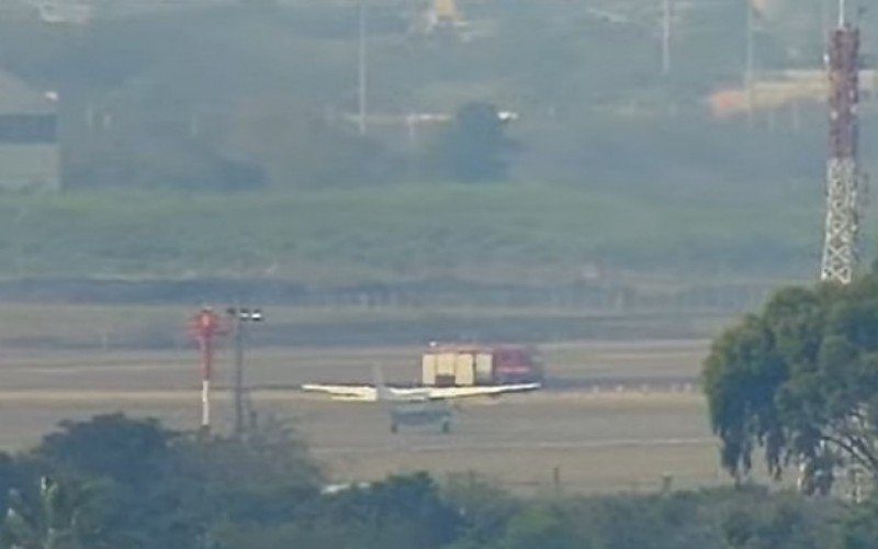 Avião decola no aeroporto Salgado Filho no início da tarde deste sábado | abc+