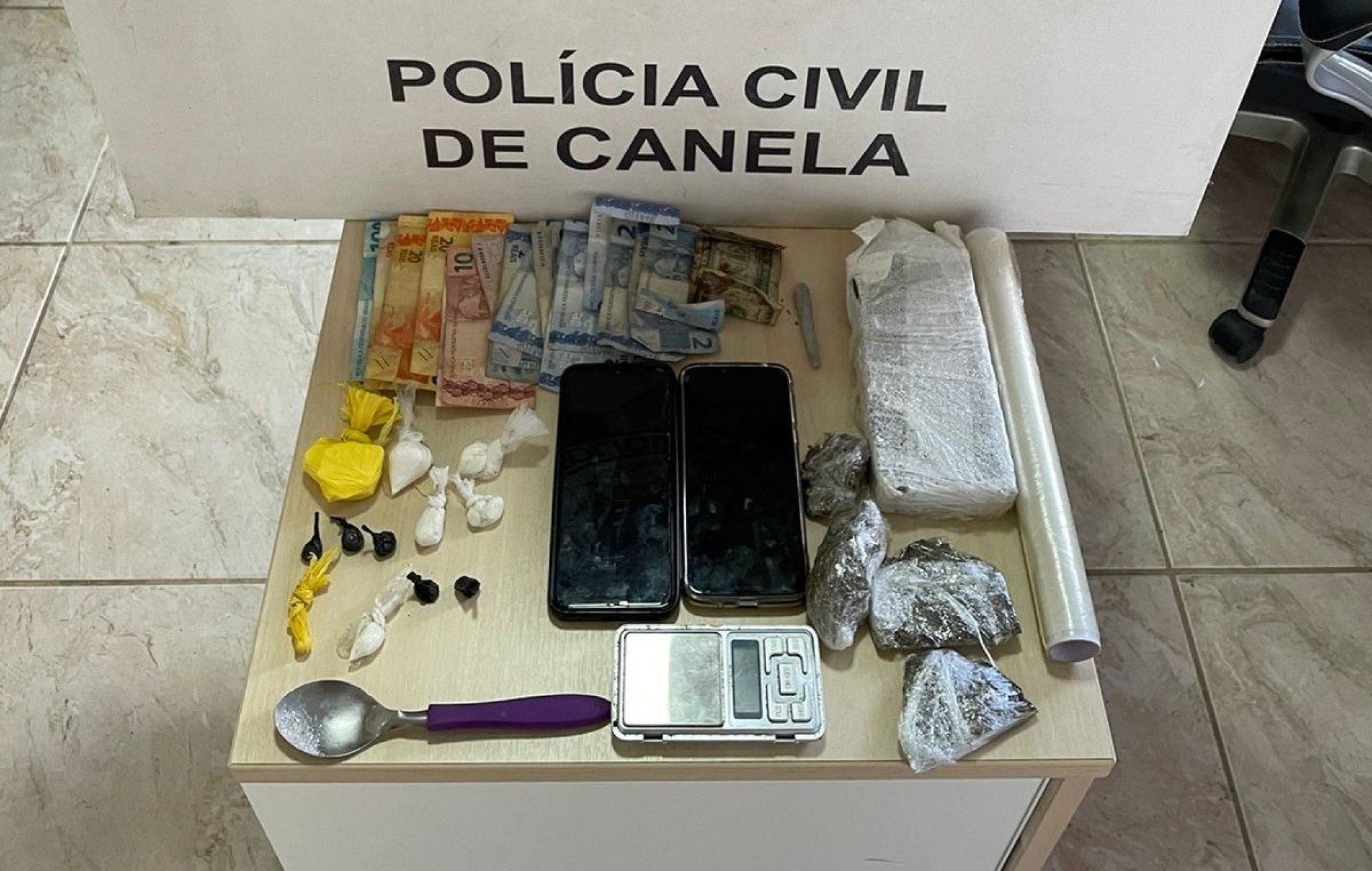Polícia Civil de Canela prende homem em flagrante por tráfico de drogas