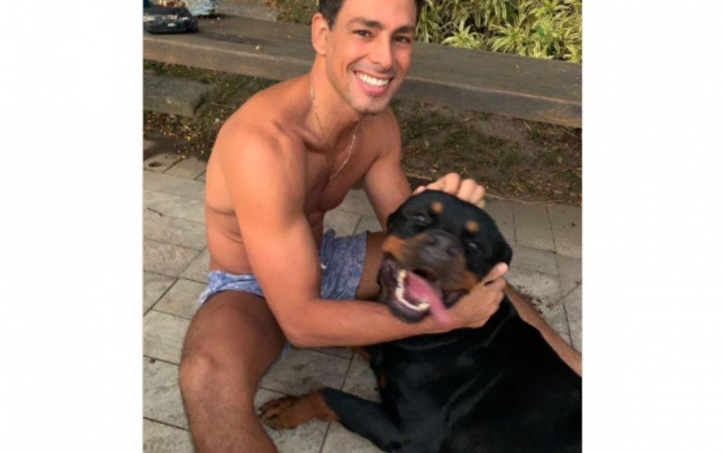 "Nunca pensei que seria tão triste e dolorido", lamentou Cauã Reymond sobre a morte do amigo Romeu | abc+