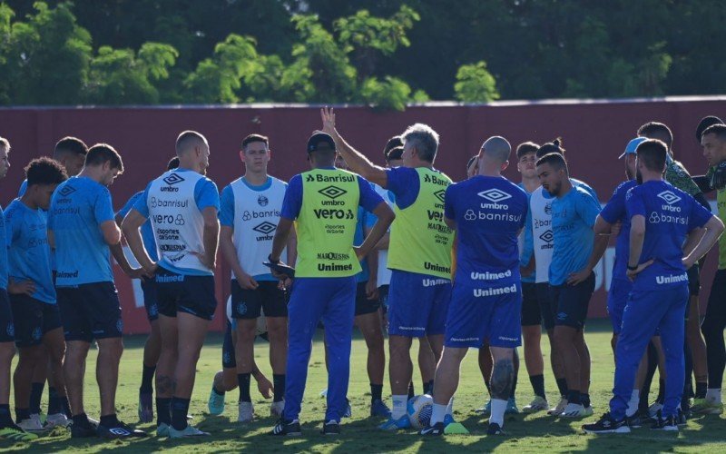 Elenco tricolor já está no Rio de Janeiro para enfrentar o Flamengo na quinta-feira | abc+