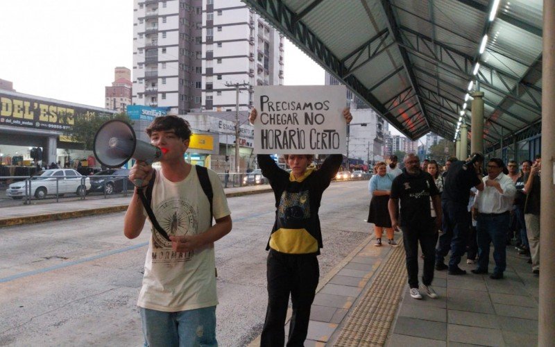 Protesto por melhorias no transporte público marca a segunda-feira em Novo Hamburgo | abc+