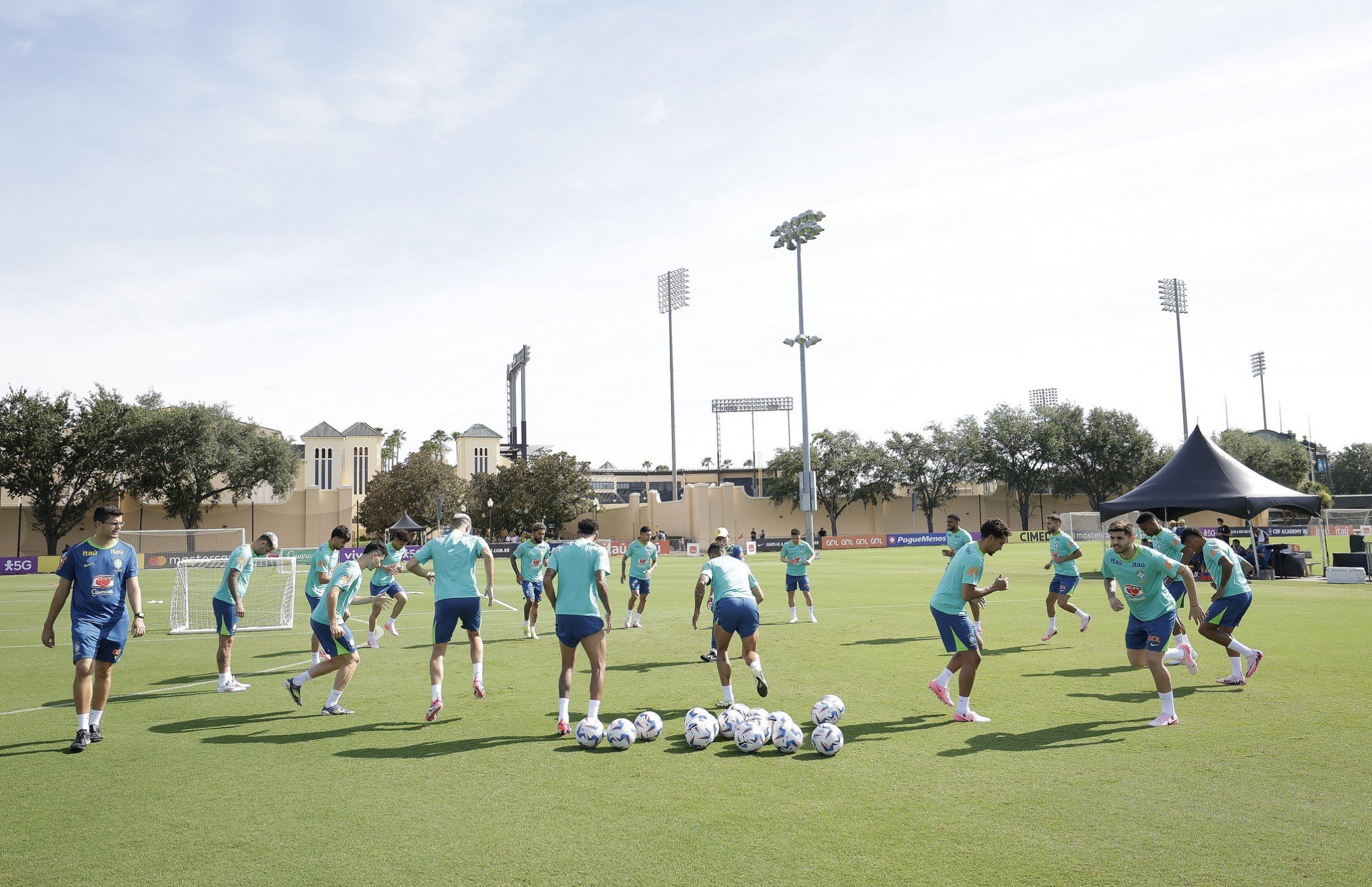 Seleção brasileira treina em Orlando, onde enfrenta os EUA na quarta