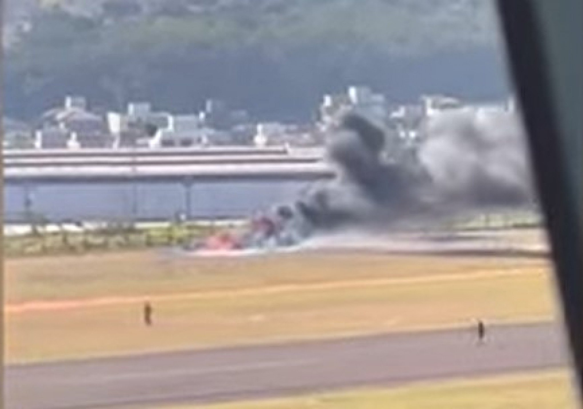 QUEDA DE AVIÃO: Tragédia mata piloto em queda de bico após decolagem