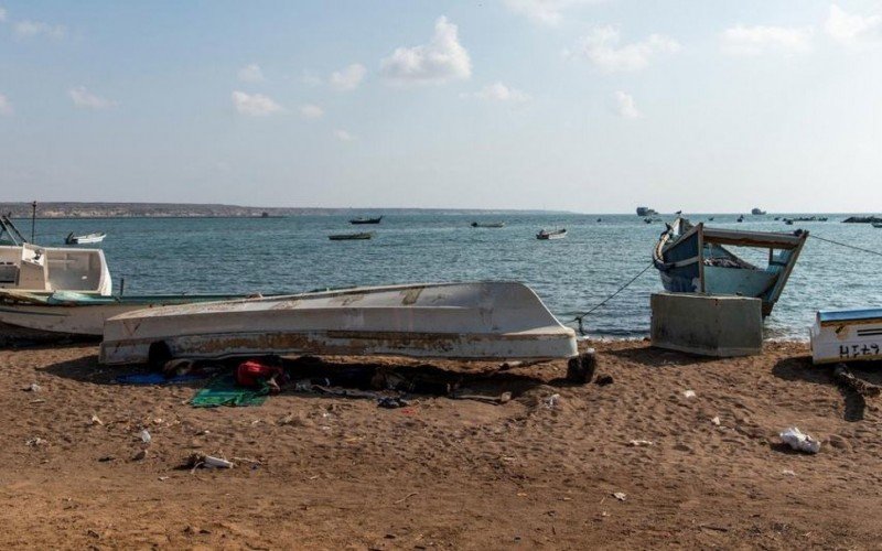 Barco naufraga com 260 migrantes no Oriente Médio | abc+