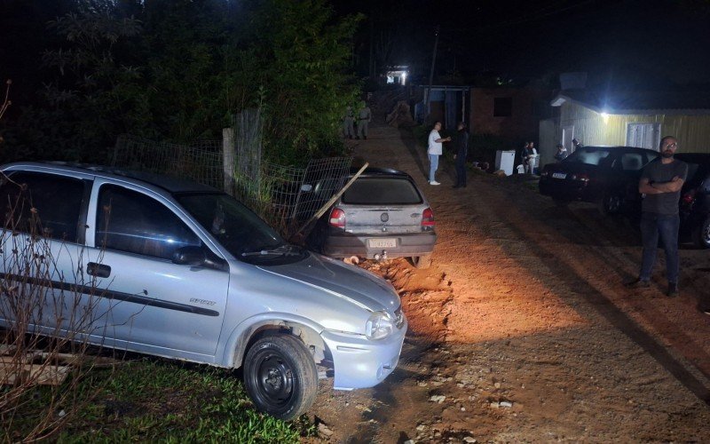 Carro usado na fuga dos criminosos que assaltaram o prefeito foi apreendido