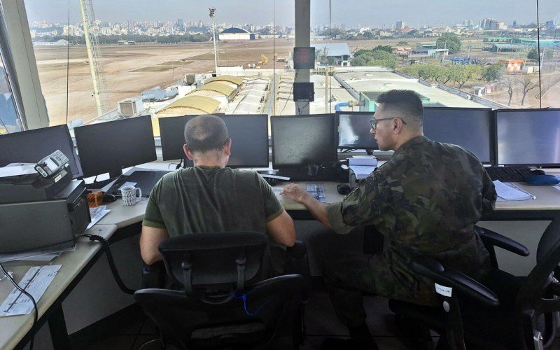 Operação especial montada na torre do Salgado Filho para as decolagens emergenciais | abc+