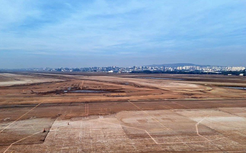 Imagem feita da torre de controle do Salgado Filho mostra como está o pátio do aeroporto | abc+