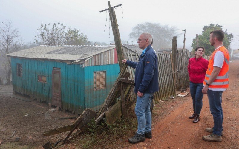 Comitiva de holandeses em visita a bairro de Porto Alegre que foi inundado | abc+