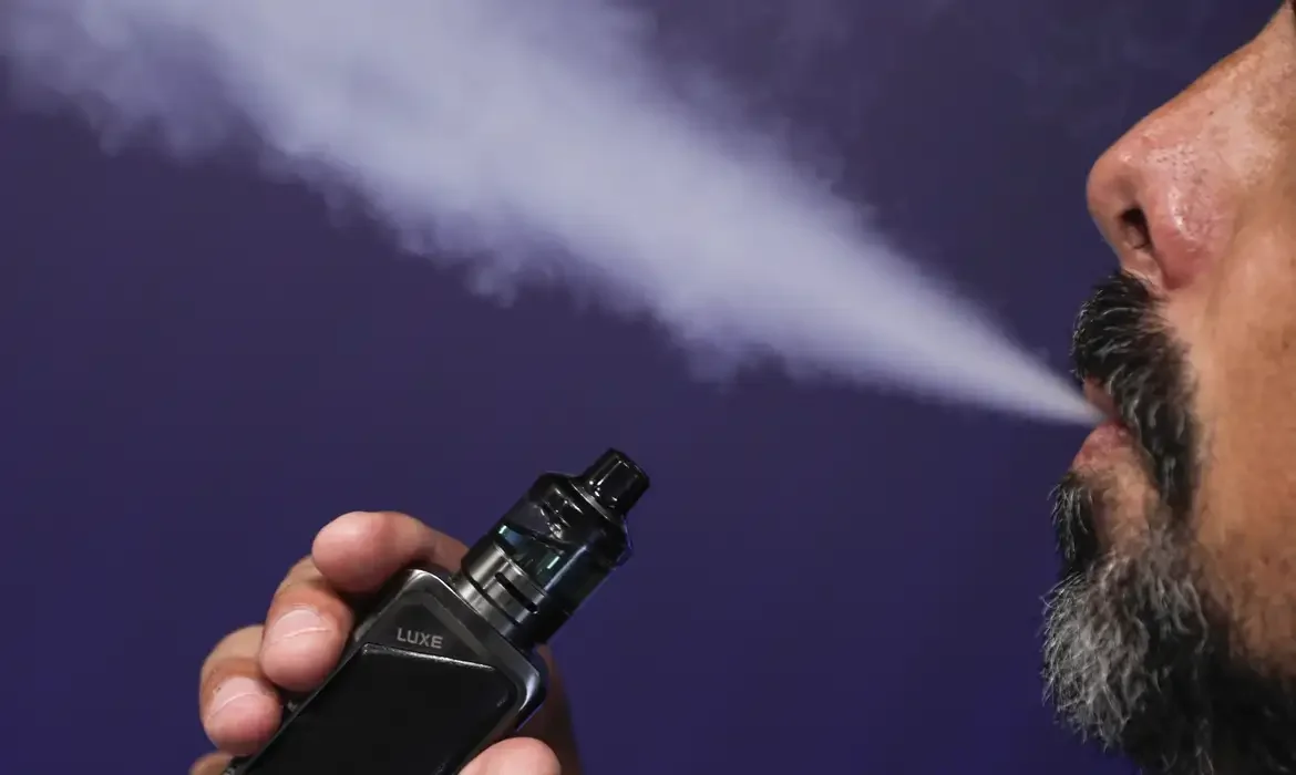 Senado adia votação para regularização dos cigarros eletrônicos