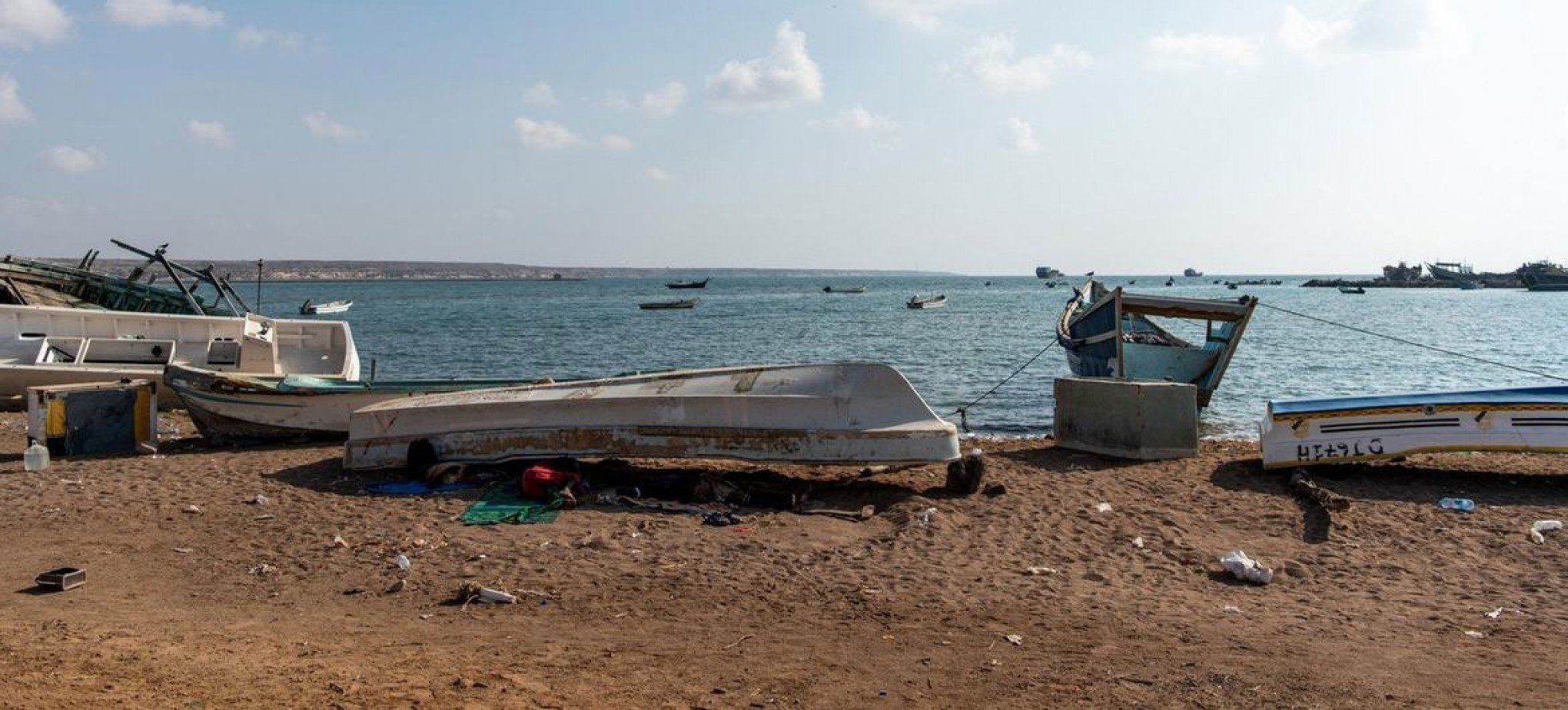 Barco com migrantes afunda e deixa 189 vítimas entre mortos e desaparecidos