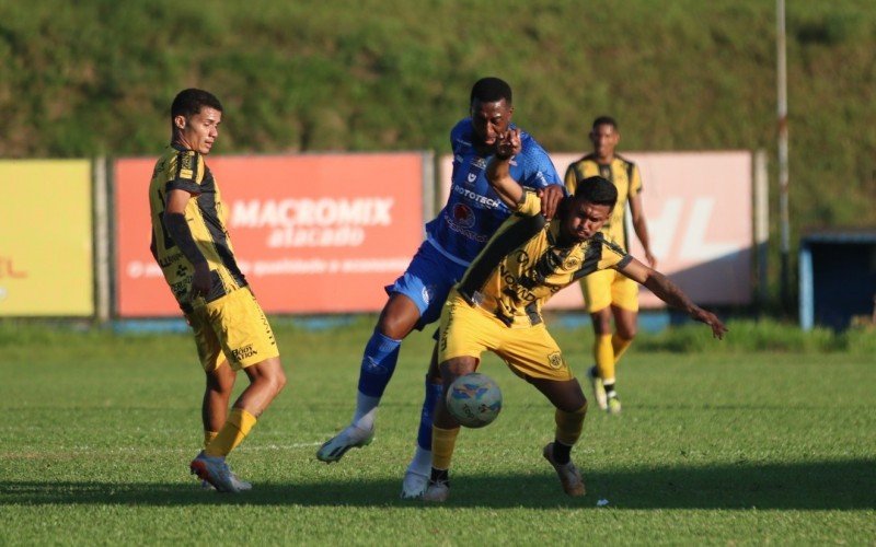 Time aimoresista parou na marcaÃ§Ã£o da equipe de BagÃ© | abc+