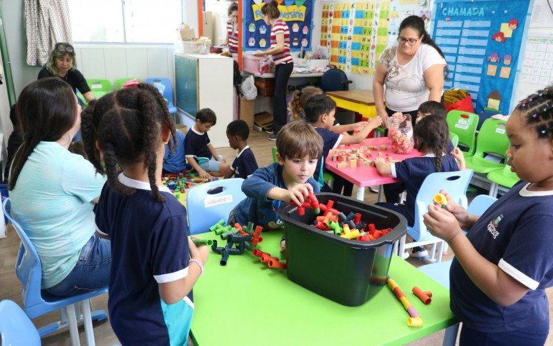 Alunos da Emei Beija-Flor retornam à sala de aula