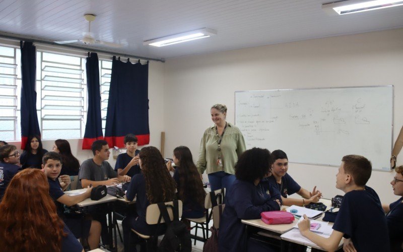 Aula sobre comportamento com a professora Jaqueline | abc+