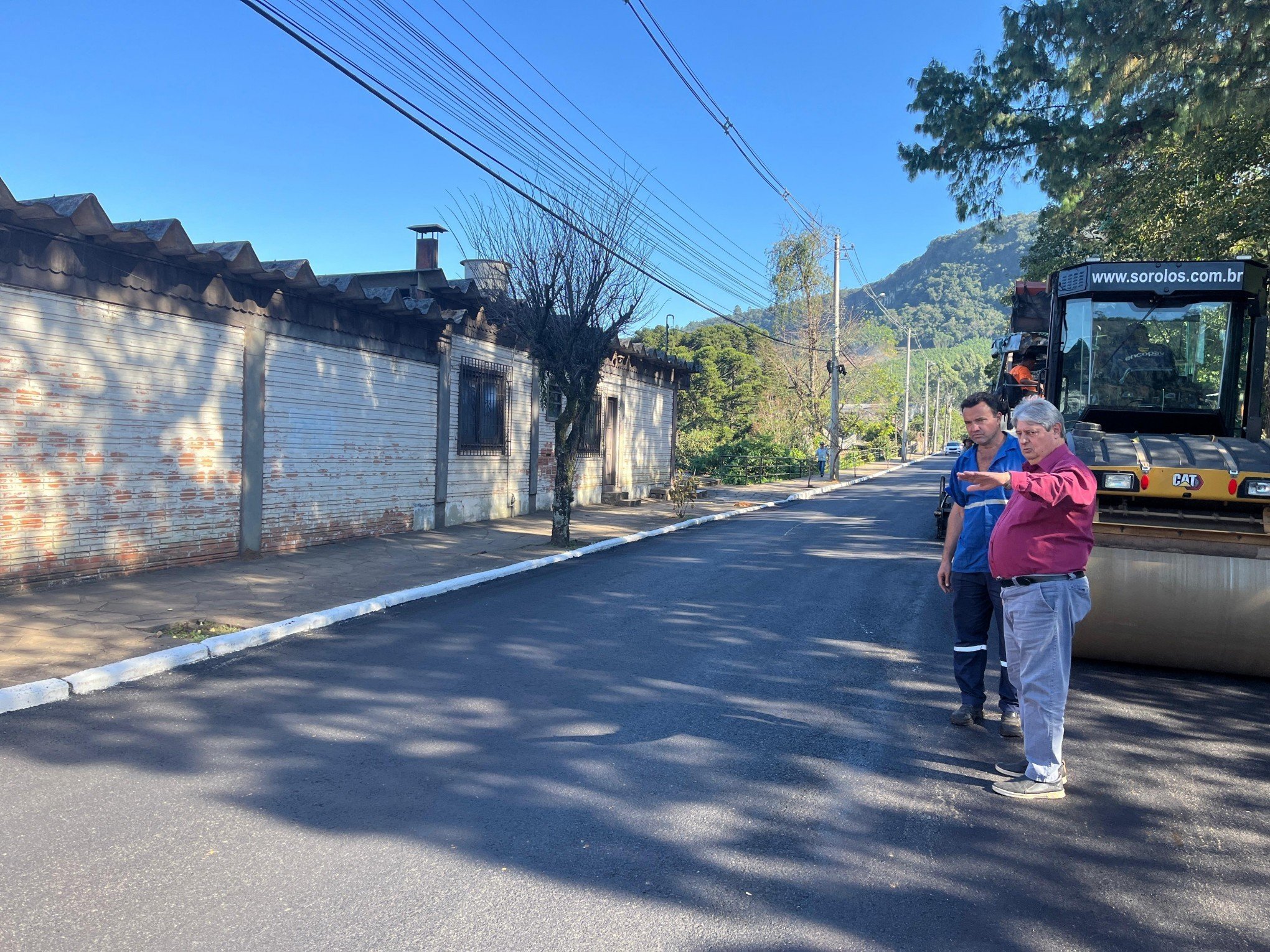 Recuperação do asfalto é realizada em avenida e região central após impacto das chuvas