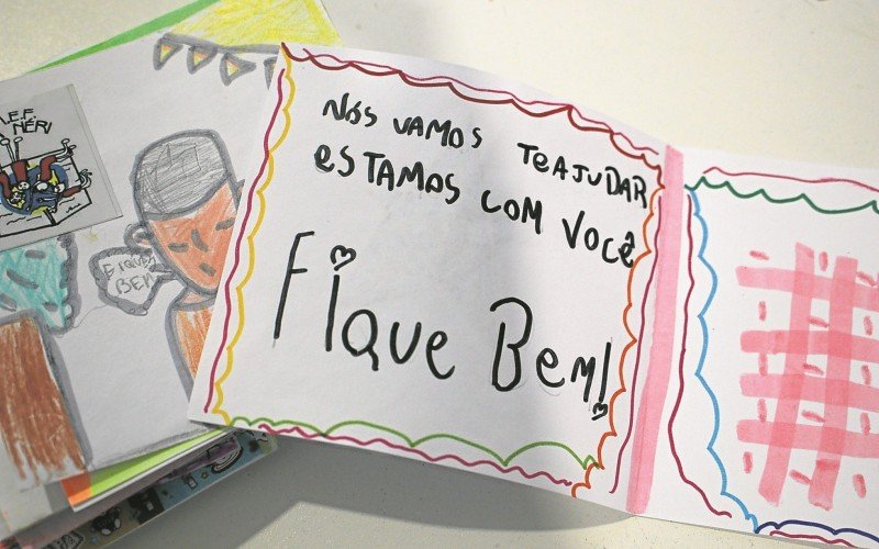 Cada um dos quase 500 kits foram entregues com uma cartinha feita pelos alunos da Emeb Ana Néri | abc+