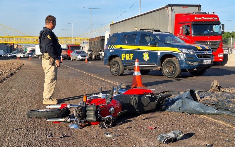 Testemunhas afirmam que motociclista caiu sobre a pista da BR-116 e foi atropelado pelo caminhão