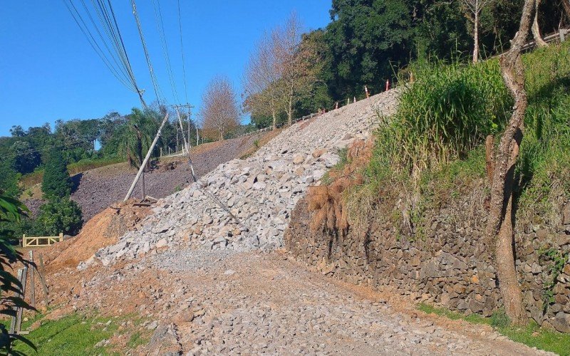 Reconstrução de talude avança na RS-235 em Nova Petrópolis