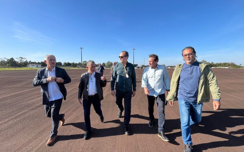 Técnicos e políticos vistoriaram o Aeroporto Regional de Torres nesta sexta-feira | abc+