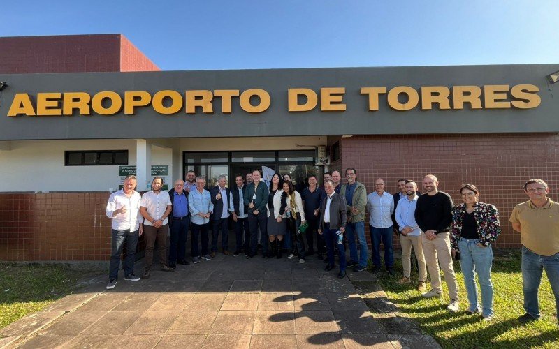 Técnicos e políticos vistoriaram o Aeroporto Regional de Torres nesta sexta-feira | abc+