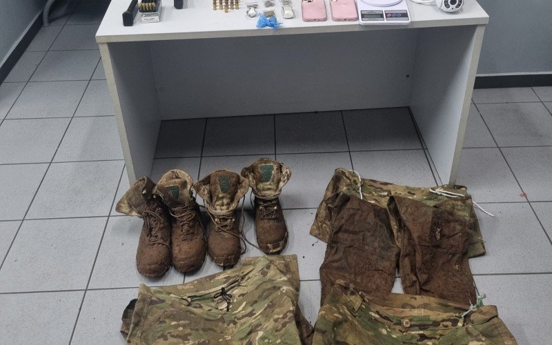 Casal preso em Sapiranga estava com farda camuflada idêntica a do Bope e com uma pistola 9mm em casa | abc+
