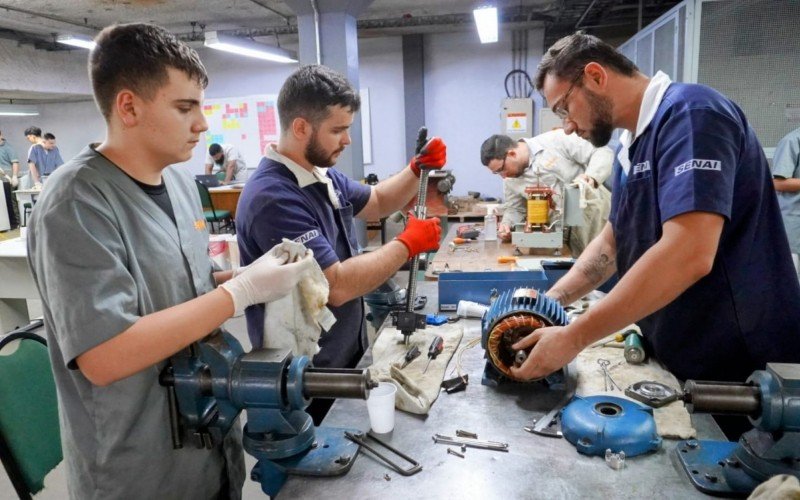 Alunos do Senai colocam aprendizado na prática em iniciativa  para recuperar itens "perdidos" com as enchentes | abc+