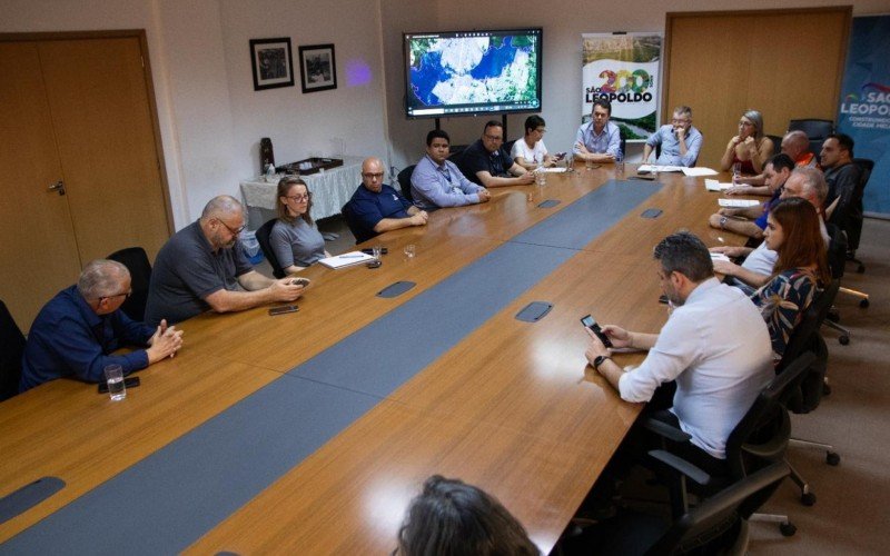 O prefeito Ary Vanazzi convocou reunião extraordinária no final da tarde desta sexta-feira (14) para esclarecer as ações preventivas para este fim de semana que tem previsão de volta das chuvas 