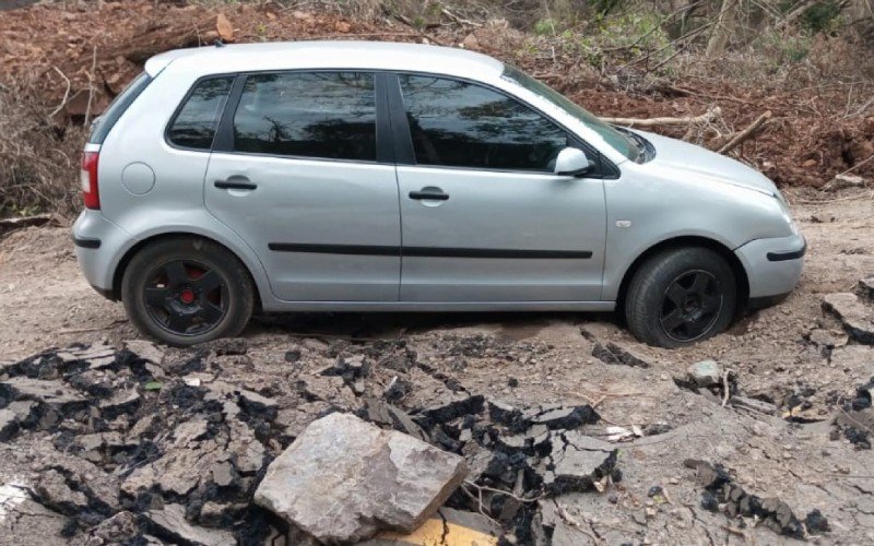 Carro não conseguiu ultrapassar área, na localidade de Canastra Alta