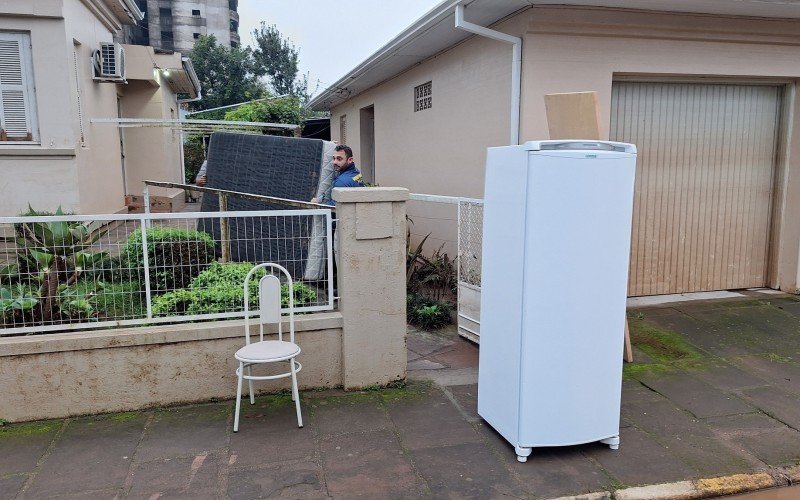 Moradores retiraram preventivamente móveis e demais bens materiais de suas casas preventivamente