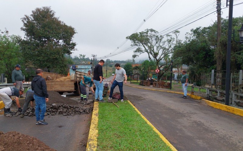 Em Igrejinha, a ponte de acesso ao bairro Morada Verde, na Rua Theobaldo Guilherme Lanz, passava por conserto na manhã de segunda-feira. | abc+