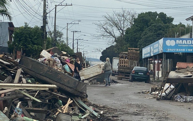 Moradores estão incomodados com a demora da limpeza das ruas