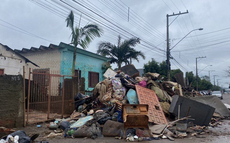 Moradores estão incomodados com a demora da limpeza das ruas