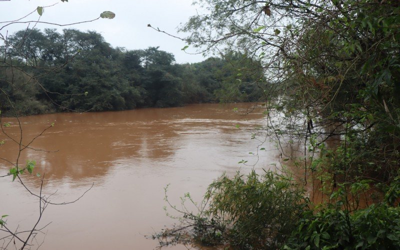 Rio dos Sinos em Campo Bom nesta segunda-feira (17)