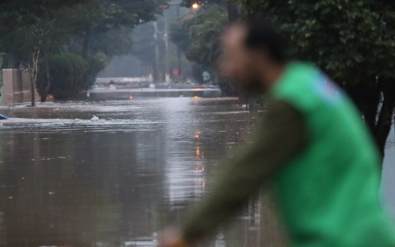 Ruas foram rapidamente inundadas pela nova cheia do Rio Caí