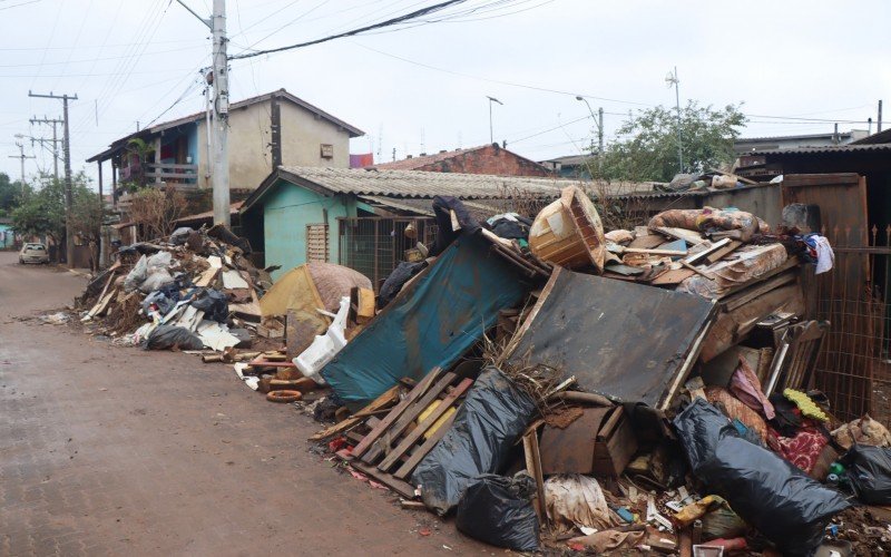 Entulho nas ruas do bairro Santo Afonso incomoda moradores