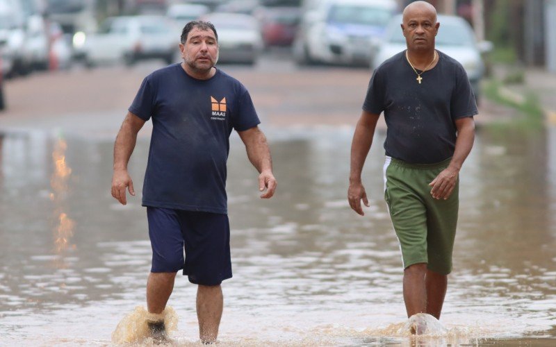 Ruas foram rapidamente inundadas pela nova cheia do Rio Caí